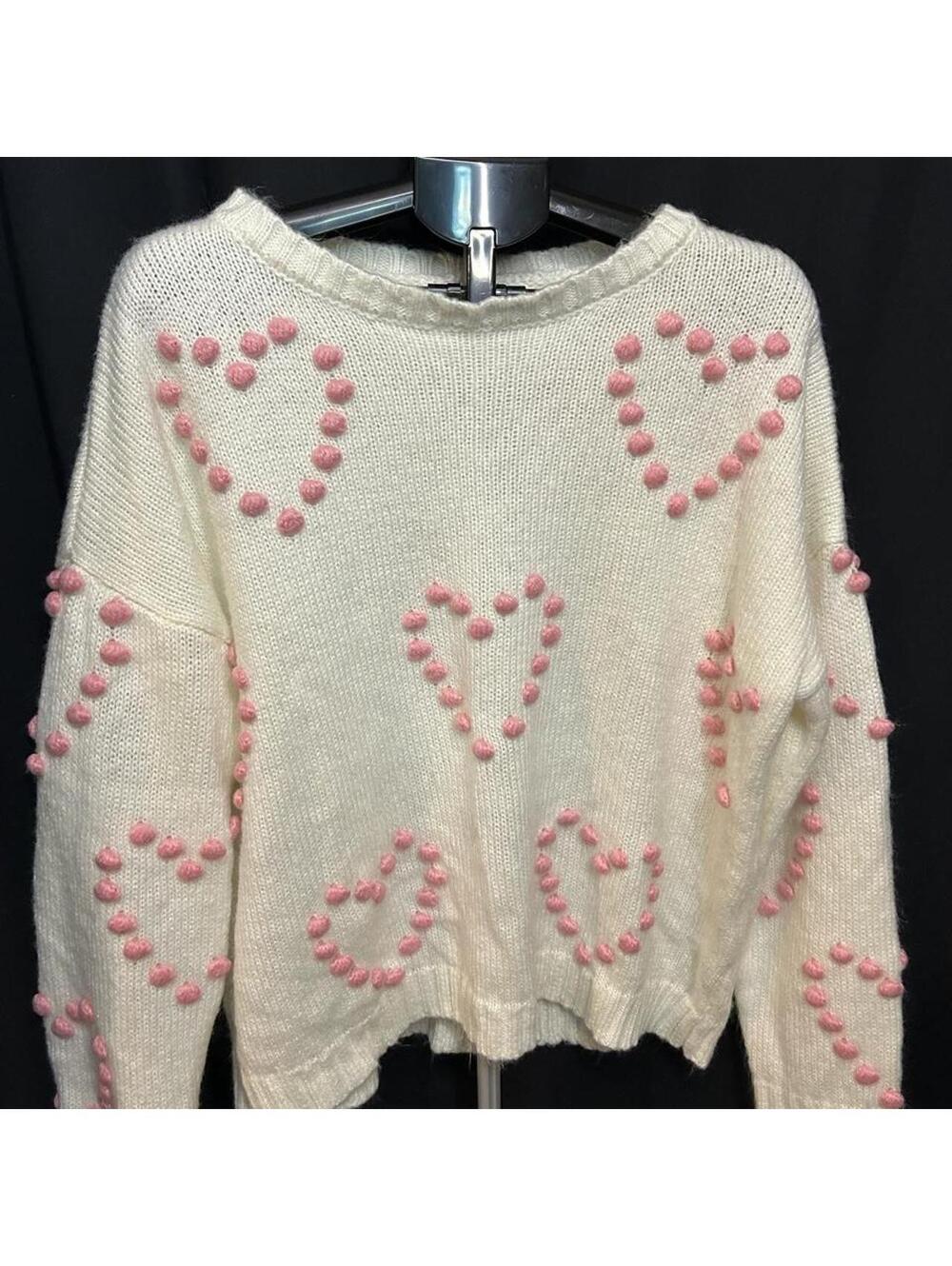 Pink Lily cream sweater with pink pom-pom hearts #pompon #hearts